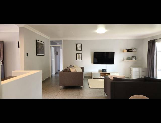 3 BEDROOM HOUSE FOR SALE IN SECUNDA CENTRAL